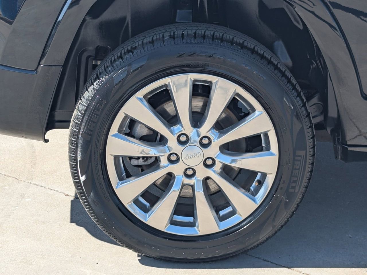 Used 2018 Jeep Cherokee Overland w/ Heavy Duty Protection Group AWD/4WD image 7