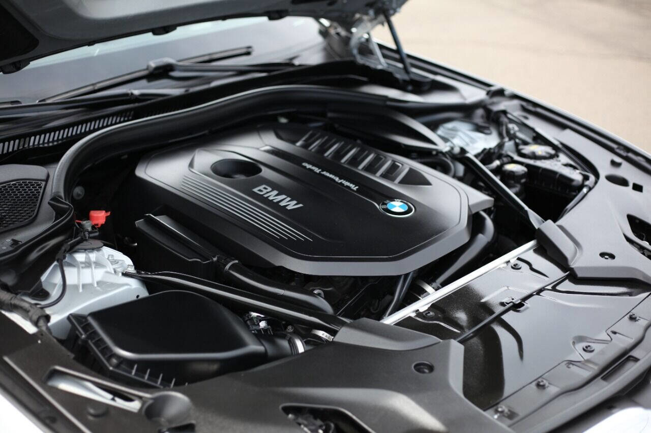 Used 2017 BMW 540i xDrive image 25