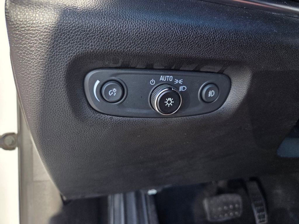 Used 2018 Chevrolet Traverse LT image 25