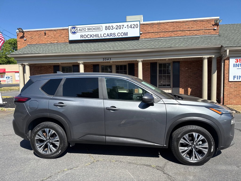 Used 2023 Nissan Rogue SV image 3