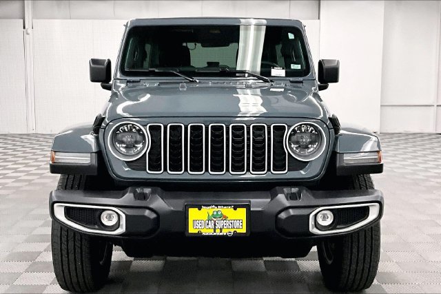 Used 2026 Jeep Wrangler Unlimited Sahara AWD/4WD image 4
