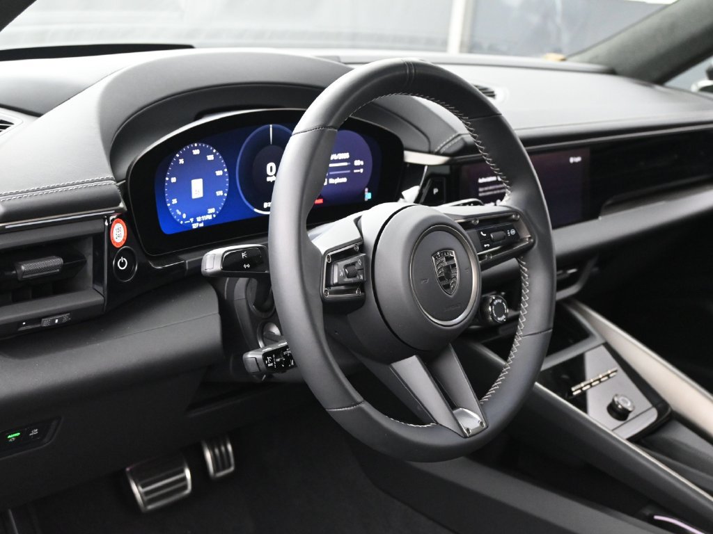 Certified 2025 Porsche Macan Turbo Electric AWD/4WD image 5