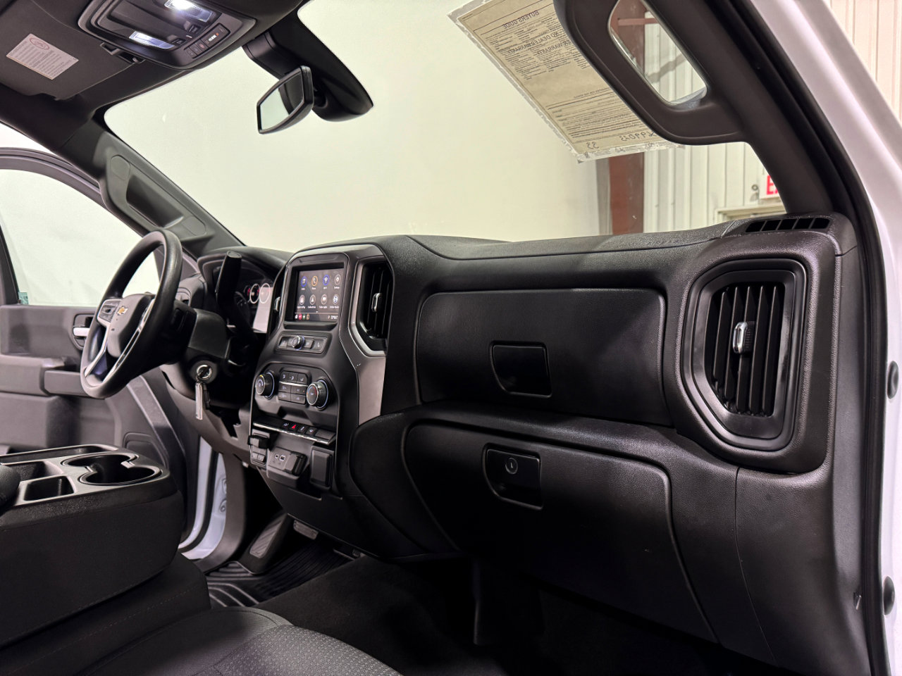 Used 2022 Chevrolet Silverado 2500 Custom w/ Custom Value Package image 11