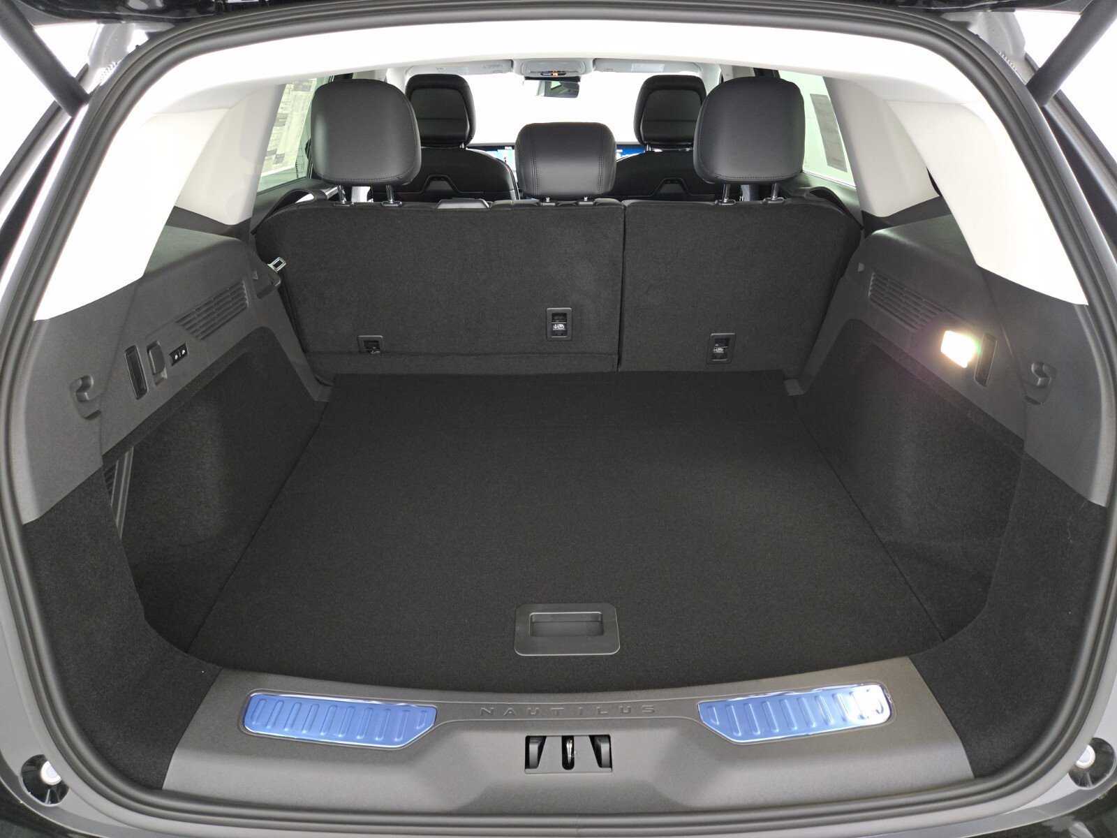 New 2026 Lincoln Nautilus Reserve AWD/4WD image 18