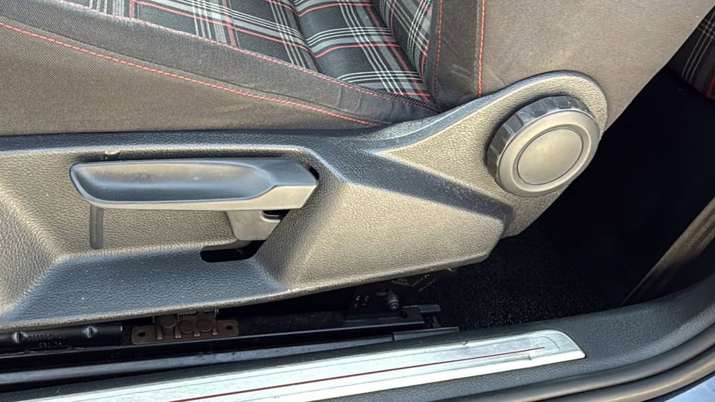 Used 2015 Volkswagen GTI S FWD image 21