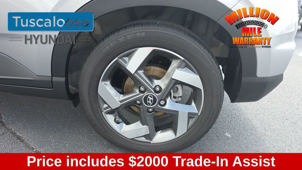 Used 2024 Hyundai Venue SEL image 11