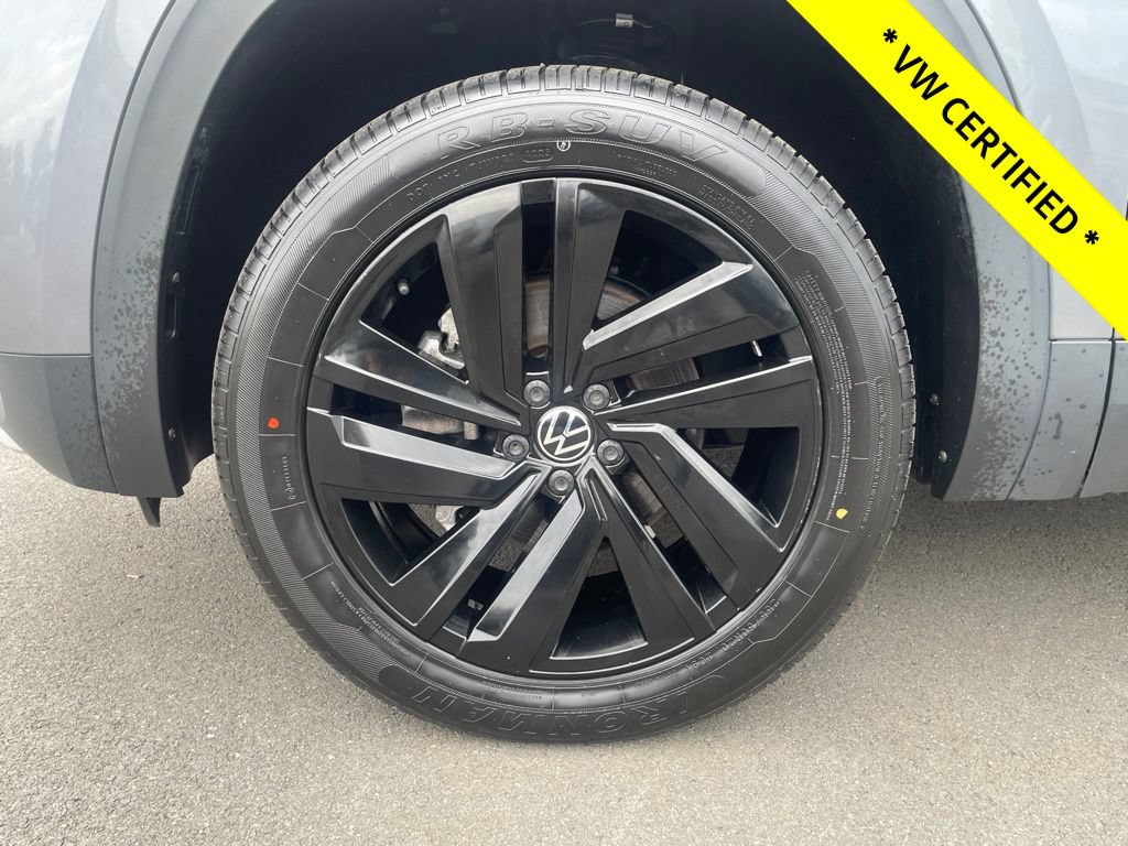 Certified 2022 Volkswagen Atlas Cross Sport SE w/ Panoramic Sunroof Package AWD/4WD image 12