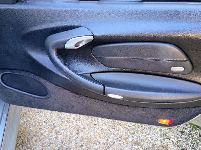 Used 2000 Porsche 911 Carrera RWD image 41