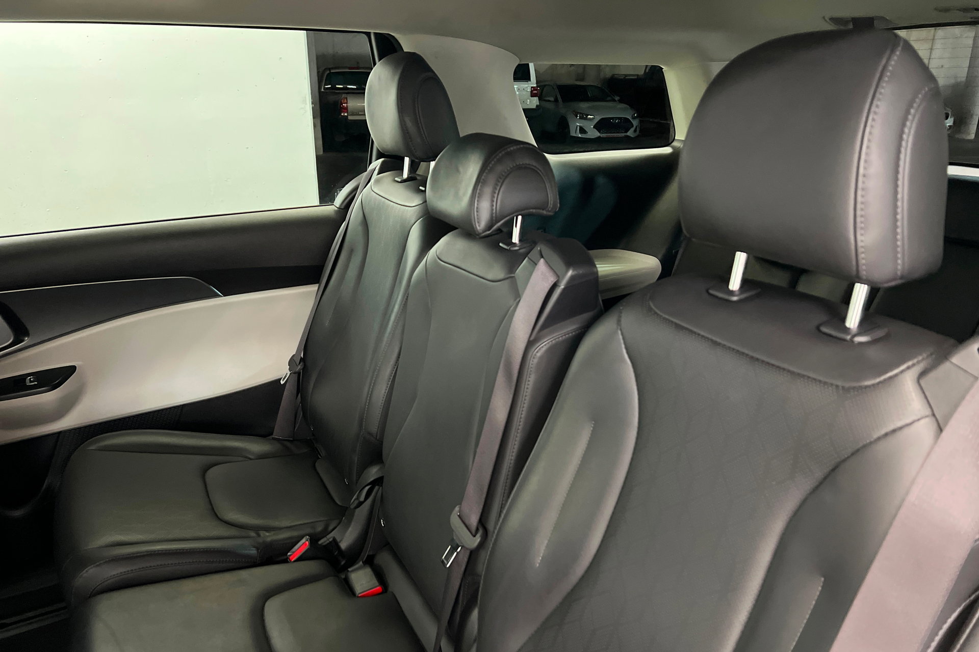 Used 2024 Kia Carnival LX image 20