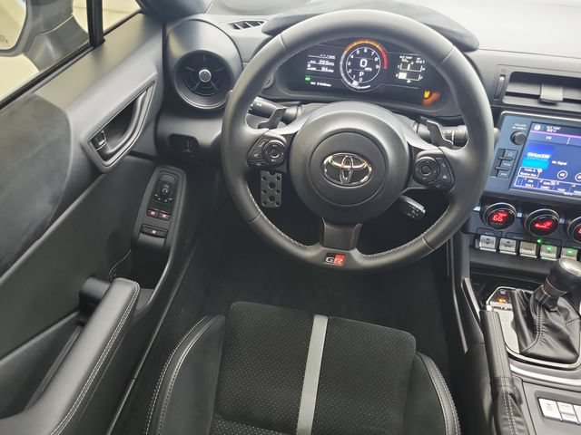 Used 2025 Toyota GR86 Premium RWD image 31