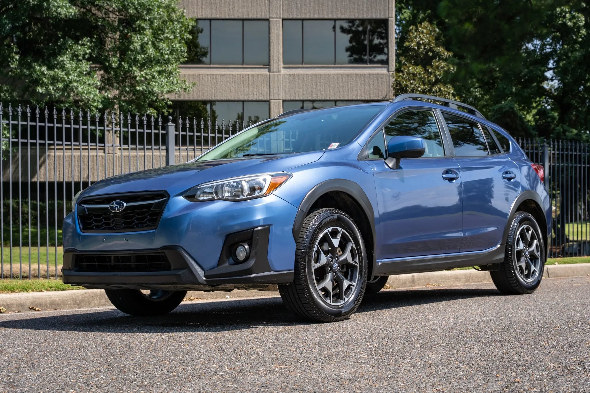 Used 2020 Subaru Crosstrek 2.0i Premium w/ Moonroof Package 1 AWD/4WD image 1