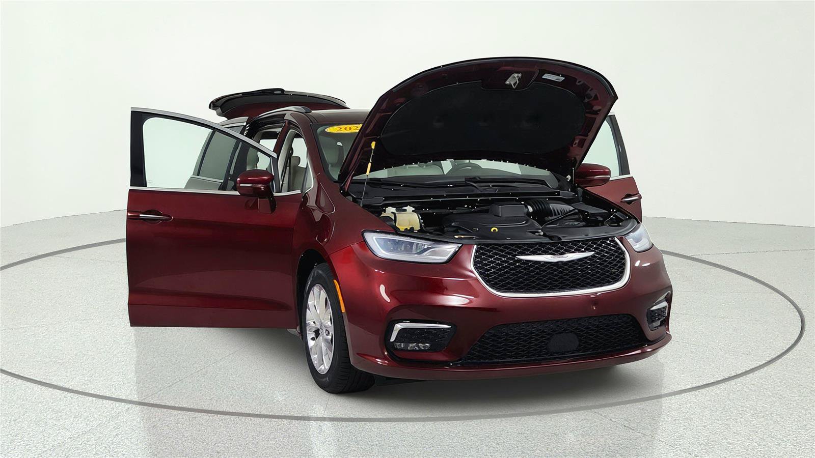 Used 2021 Chrysler Pacifica Touring-L w/ Uconnect Theater Family Group FWD image 5