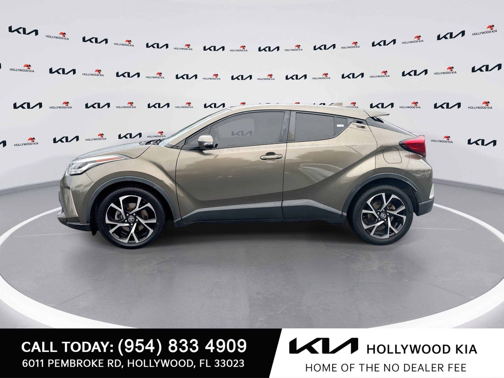 Used 2021 Toyota C-HR XLE FWD image 5