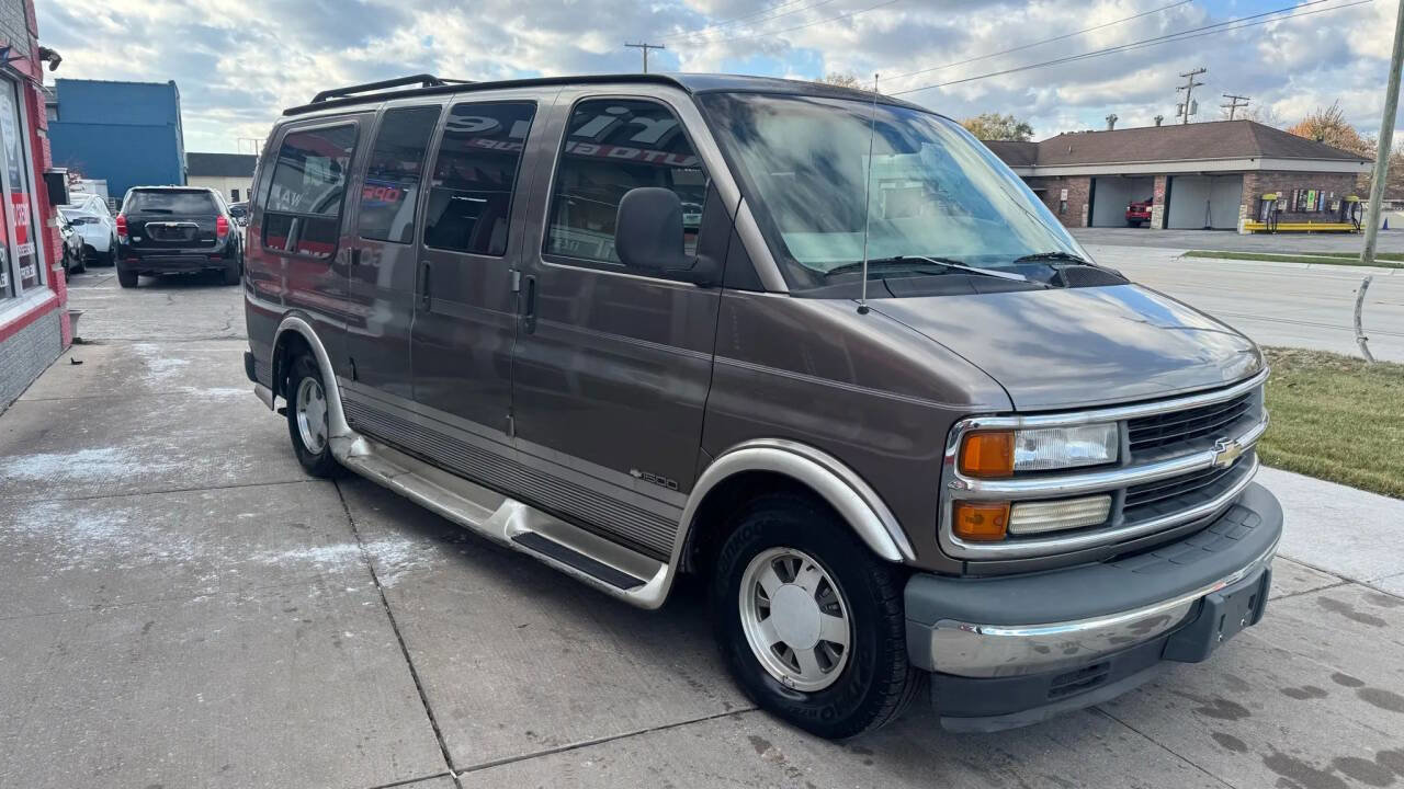 Used 1999 Chevrolet Express 1500 w/ Convenience Pkg image 3