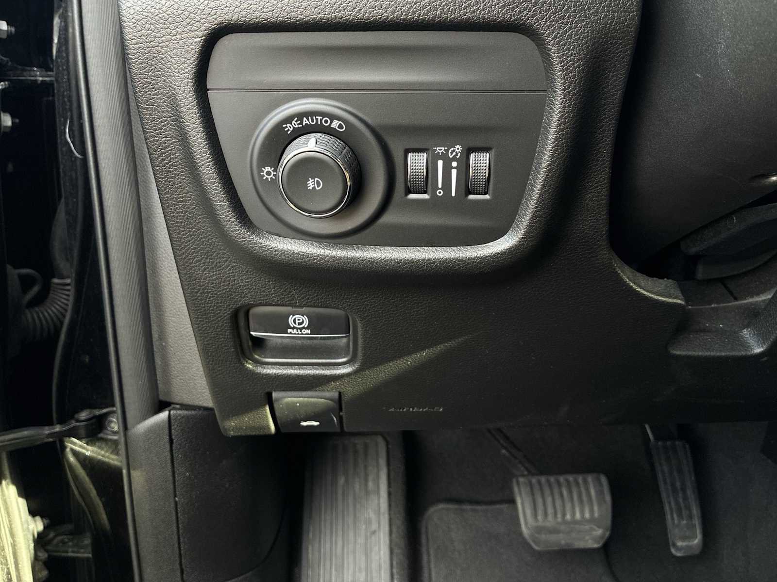 Used 2023 Jeep Grand Cherokee Limited image 19