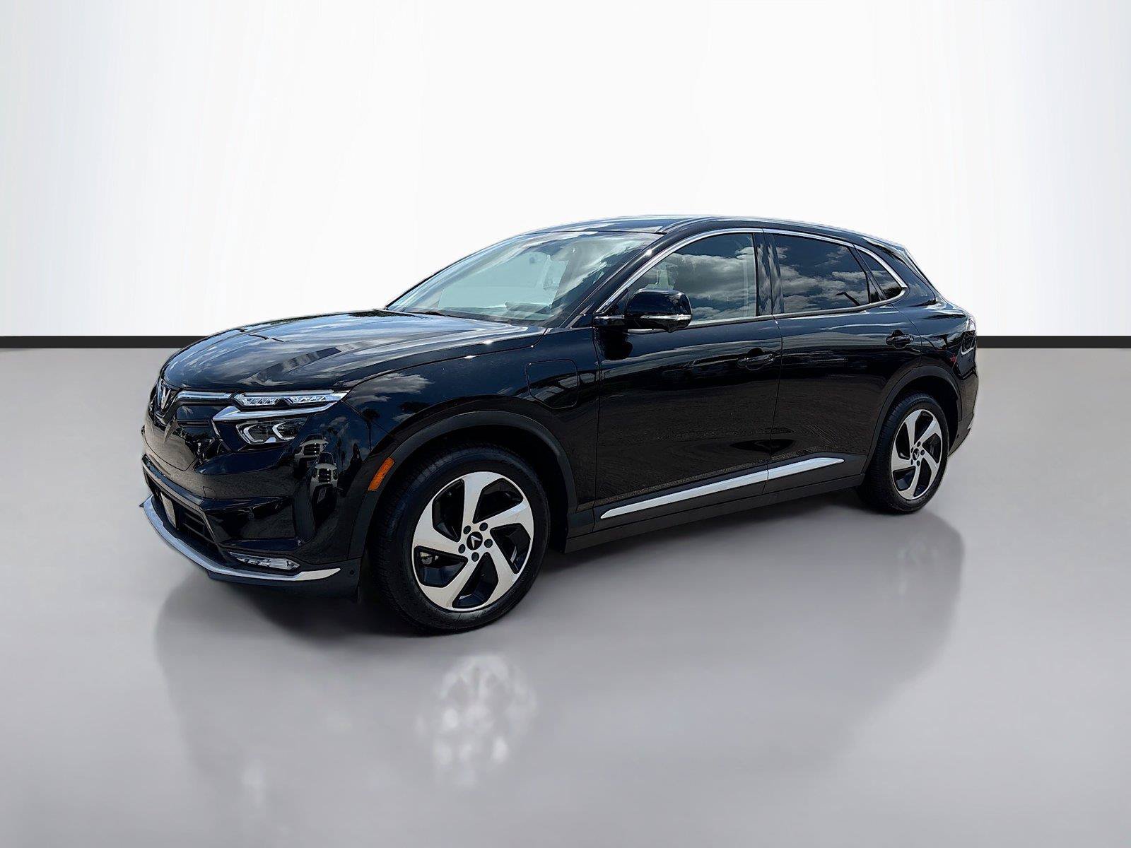 New 2025 VinFast VF 8 Eco AWD/4WD image 3
