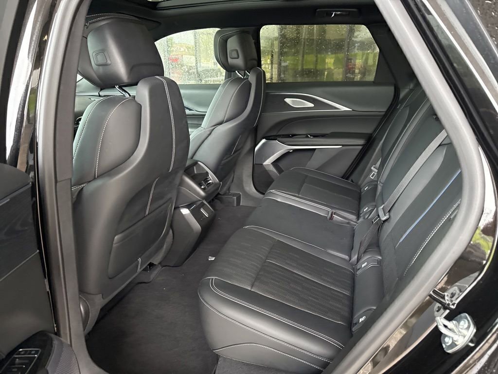 Used 2025 Cadillac Lyriq Sport AWD/4WD image 8