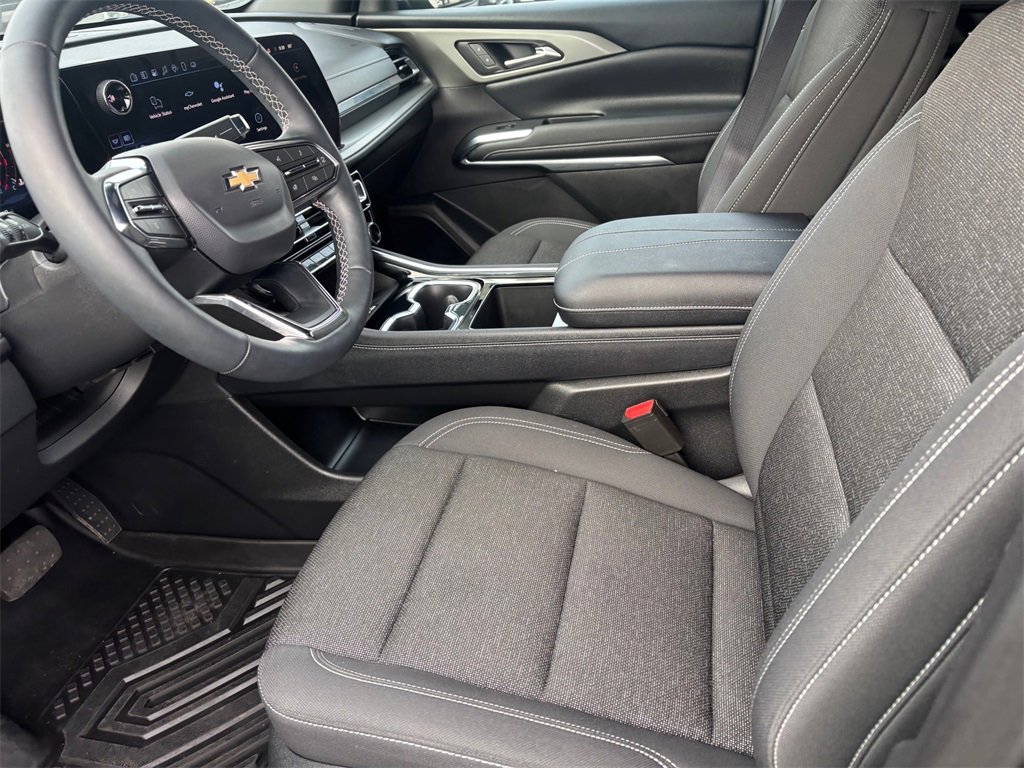 Used 2025 Chevrolet Traverse LT image 10