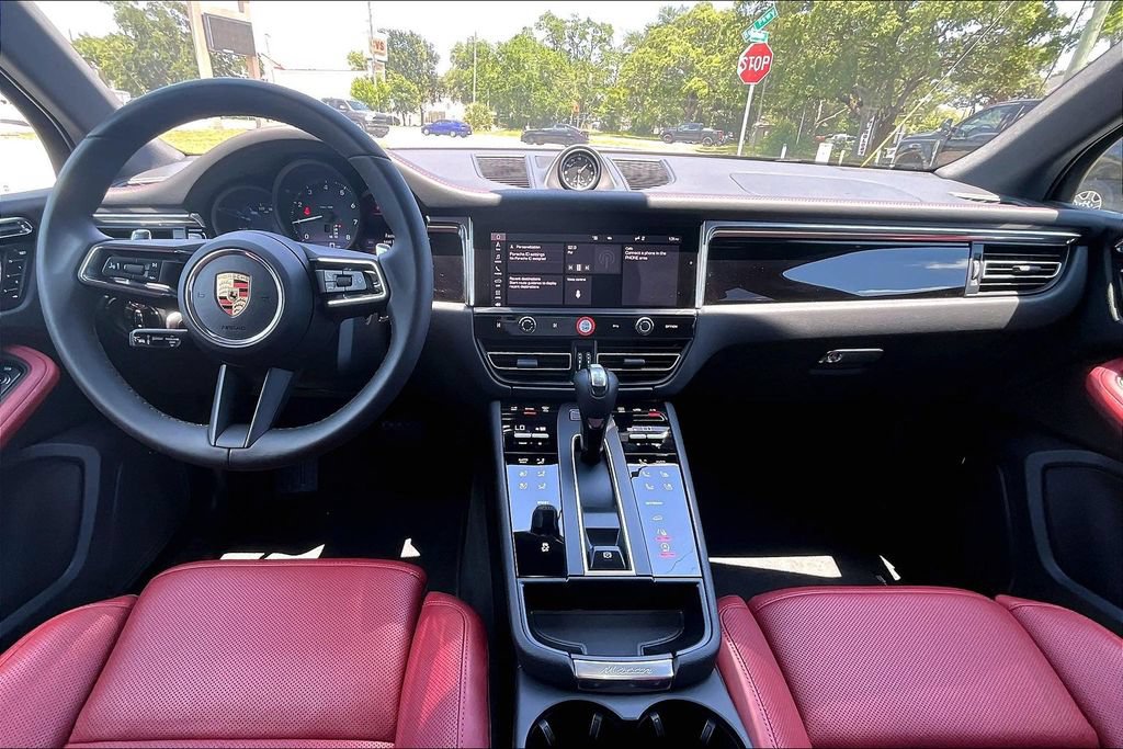 Used 2025 Porsche Macan AWD/4WD image 6