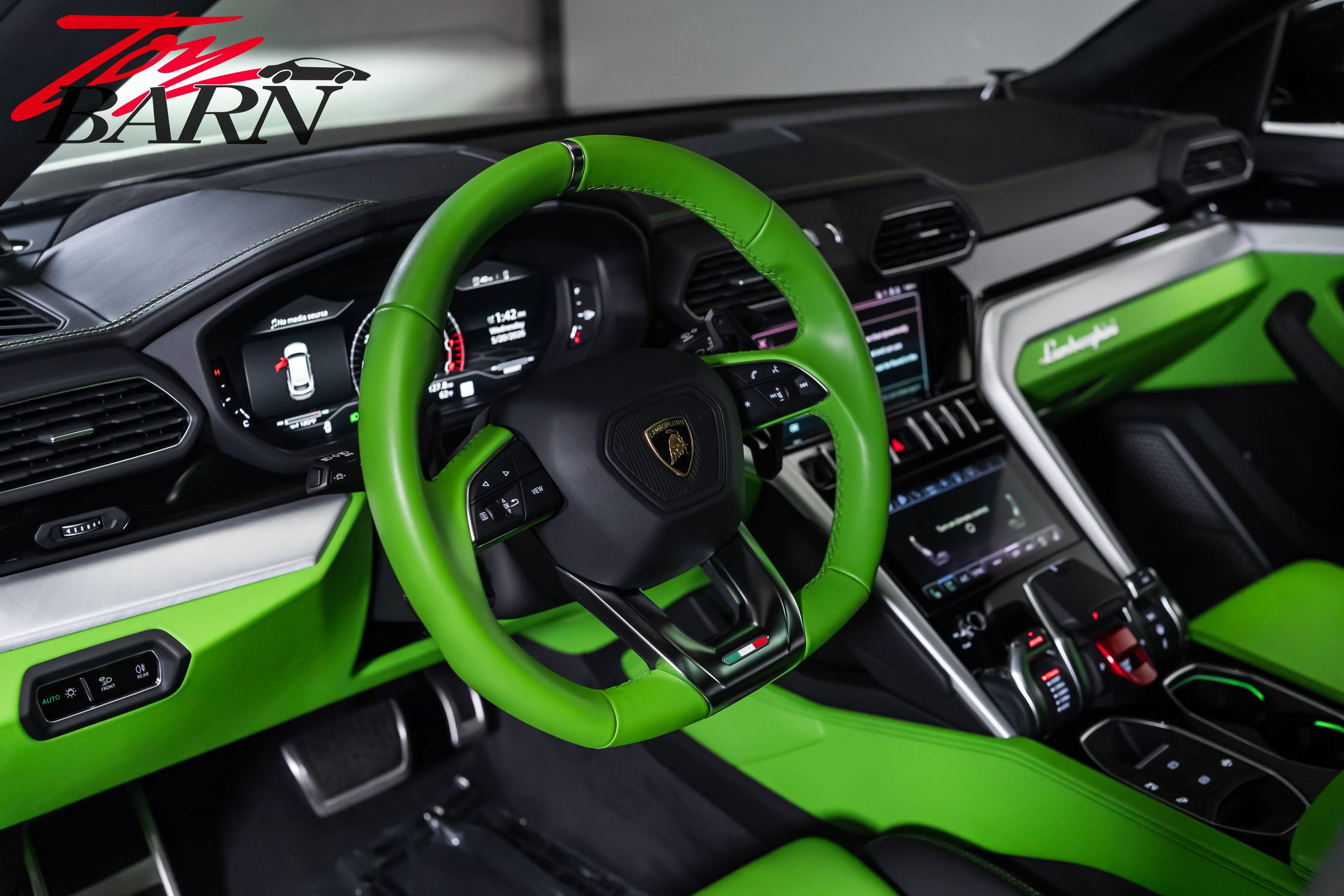 Used 2022 Lamborghini Urus AWD/4WD image 28