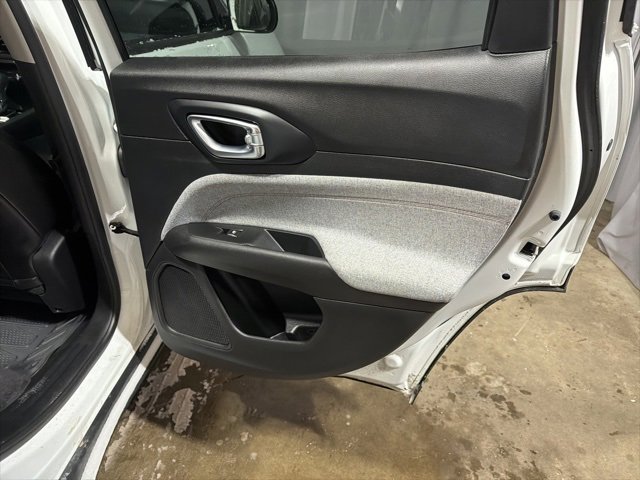 Used 2022 Jeep Compass Latitude image 16