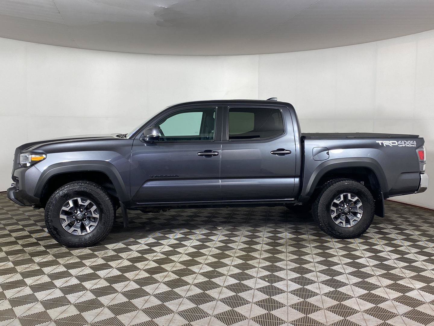 Used 2023 Toyota Tacoma TRD Off-Road AWD/4WD image 3