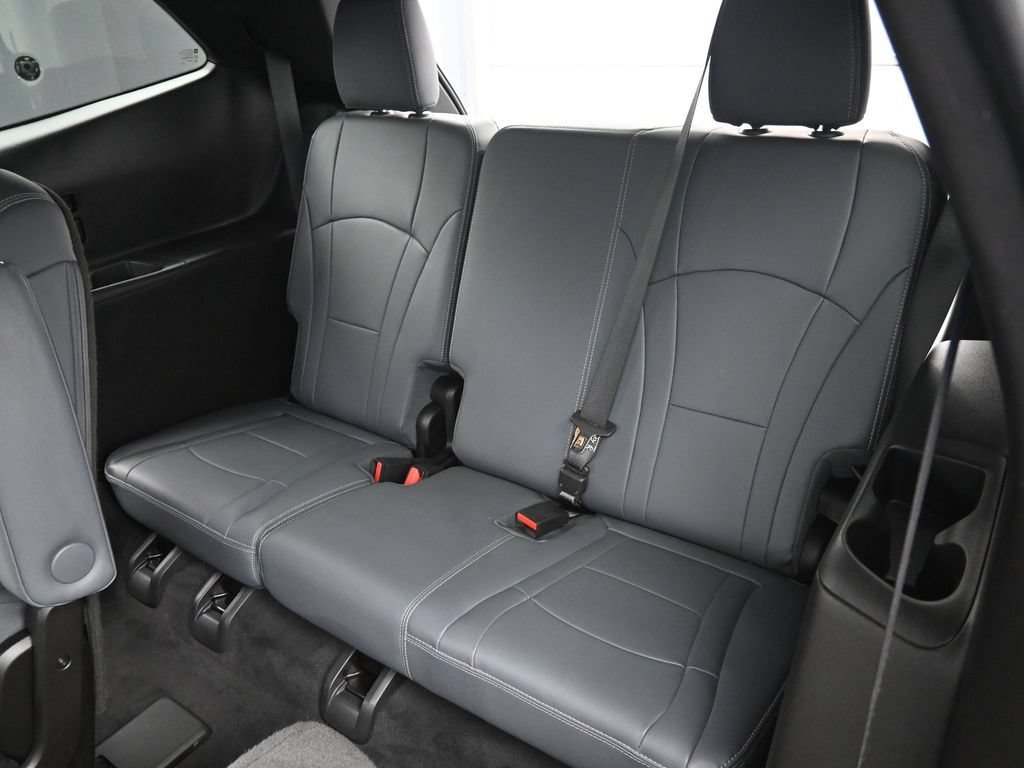 Used 2023 Buick Enclave Essence AWD/4WD image 16