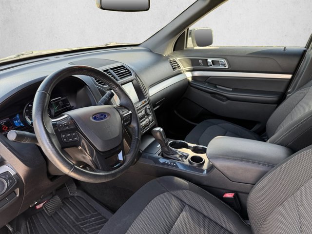 Used 2017 Ford Explorer XLT w/ Equipment Group 201A FWD image 10