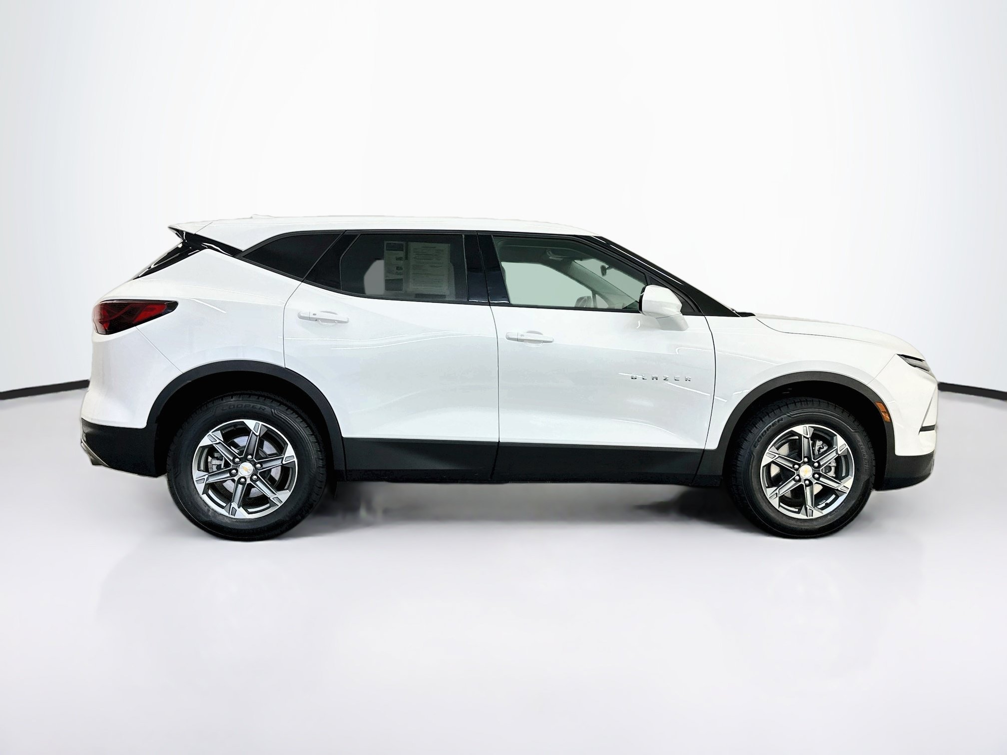 Used 2025 Chevrolet Blazer LT AWD/4WD image 10