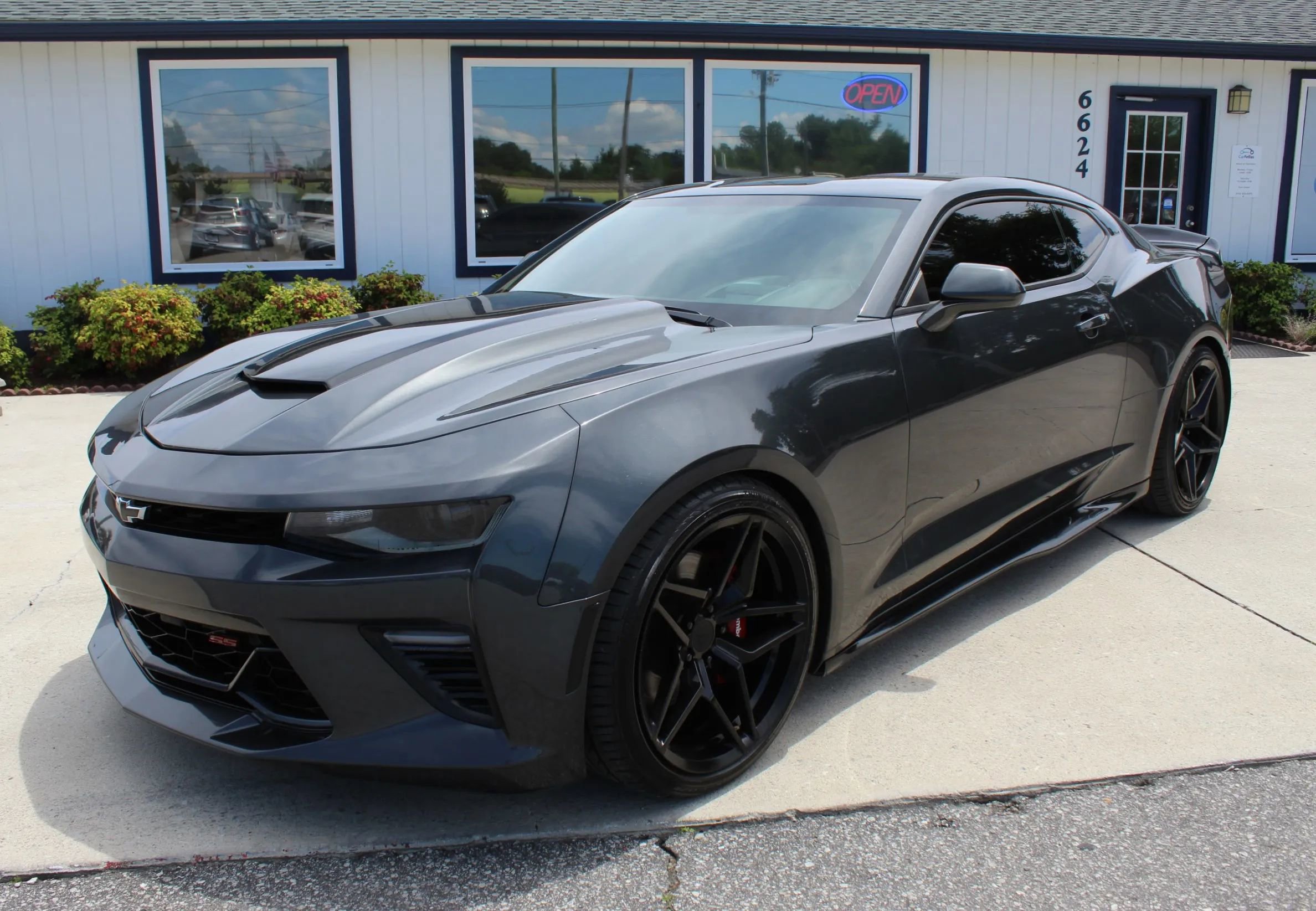Used 2016 Chevrolet Camaro SS RWD image 25