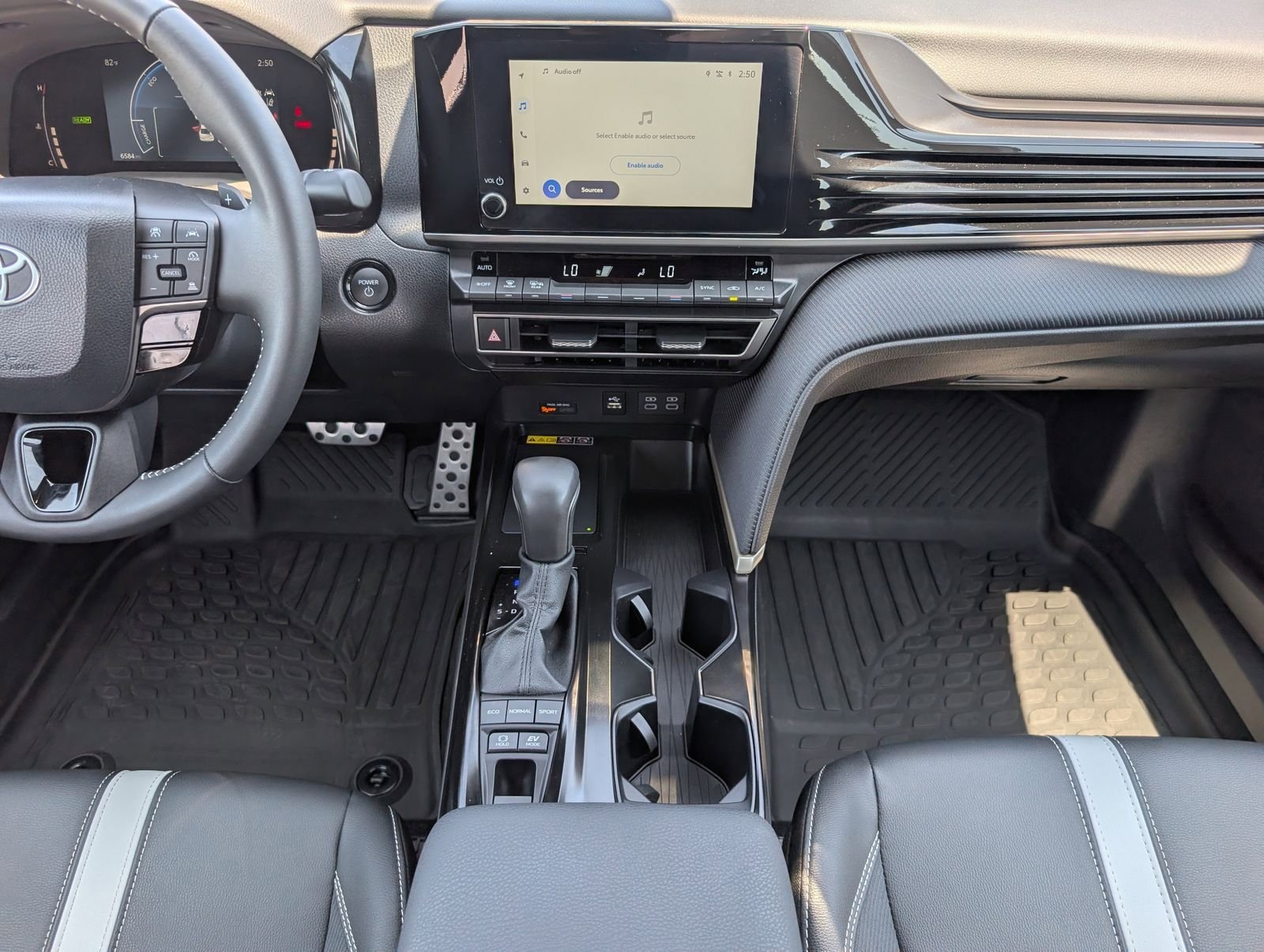 Used 2026 Toyota Camry SE FWD image 7