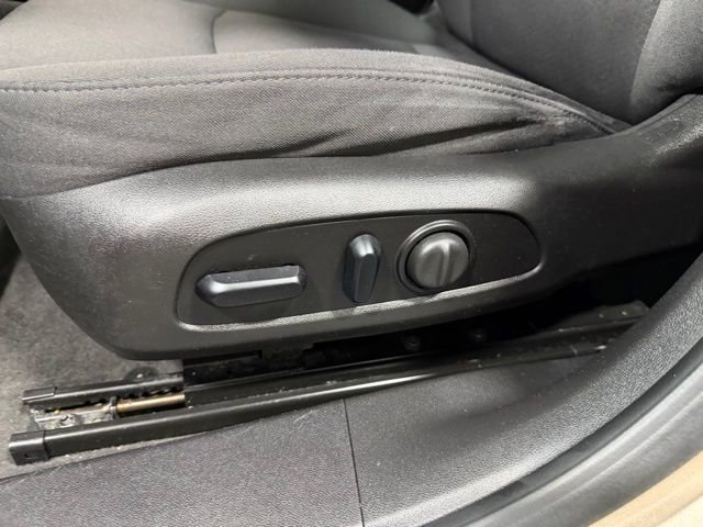 Used 2018 Chevrolet Malibu LT FWD image 19