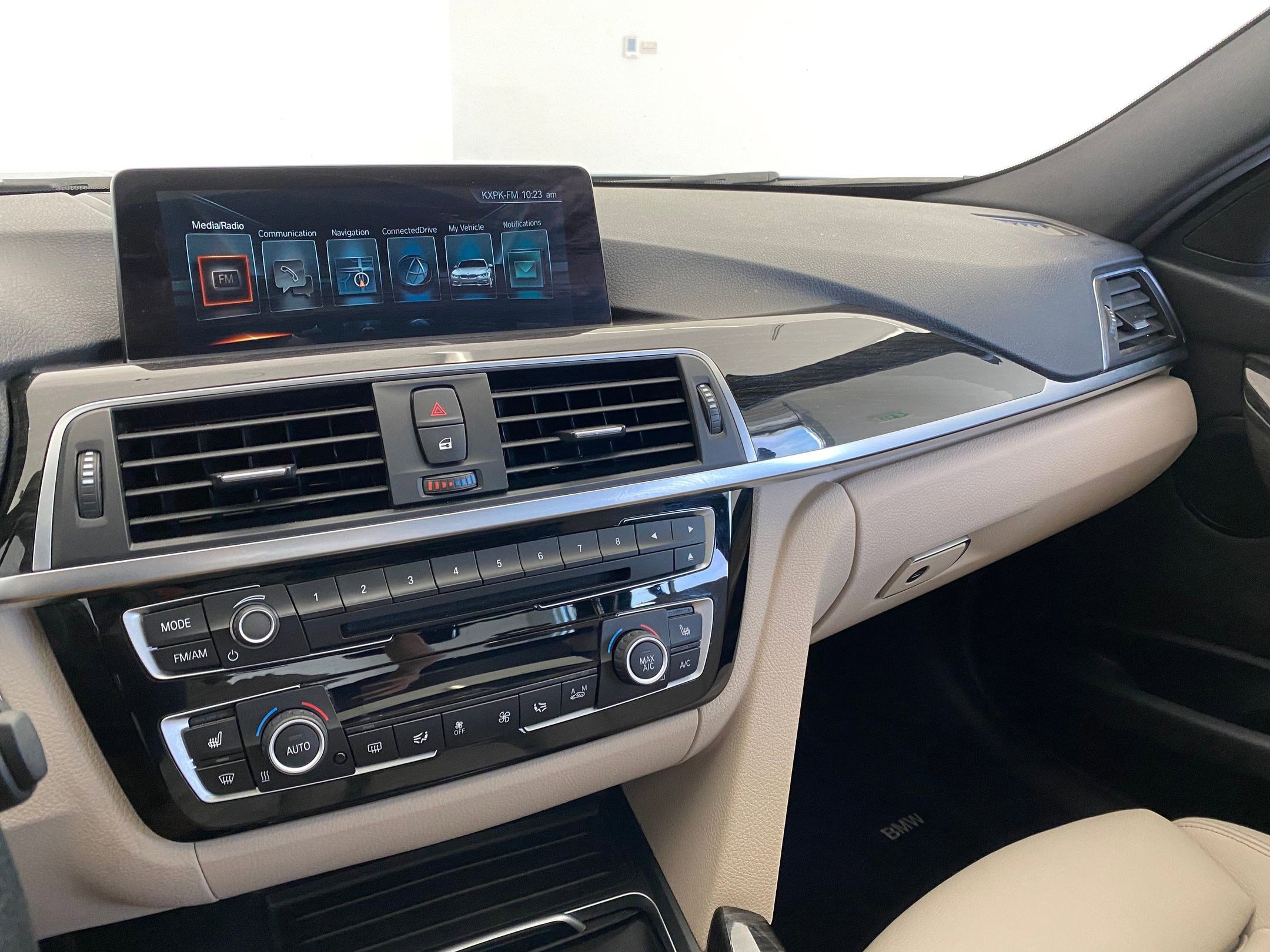 Used 2017 BMW 330i Sedan image 25