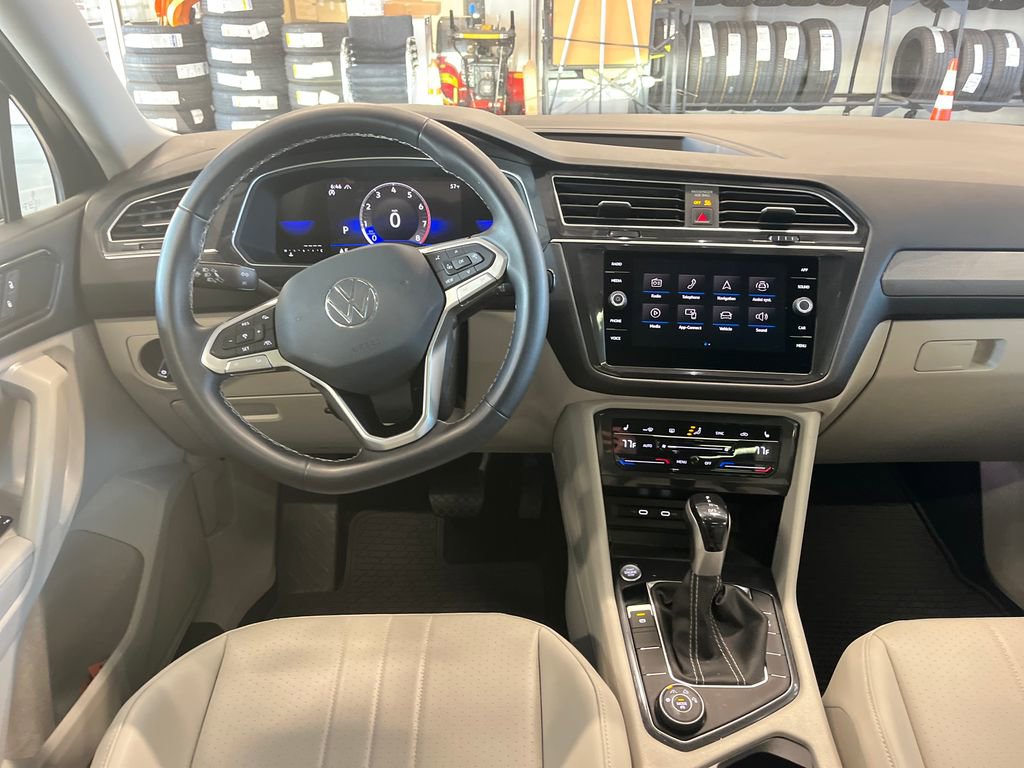 Certified 2023 Volkswagen Tiguan SE w/ Panoramic Sunroof Package image 2