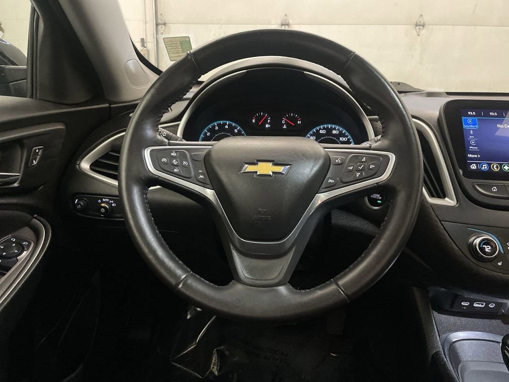Used 2022 Chevrolet Malibu LT w/ Redline Edition FWD image 5