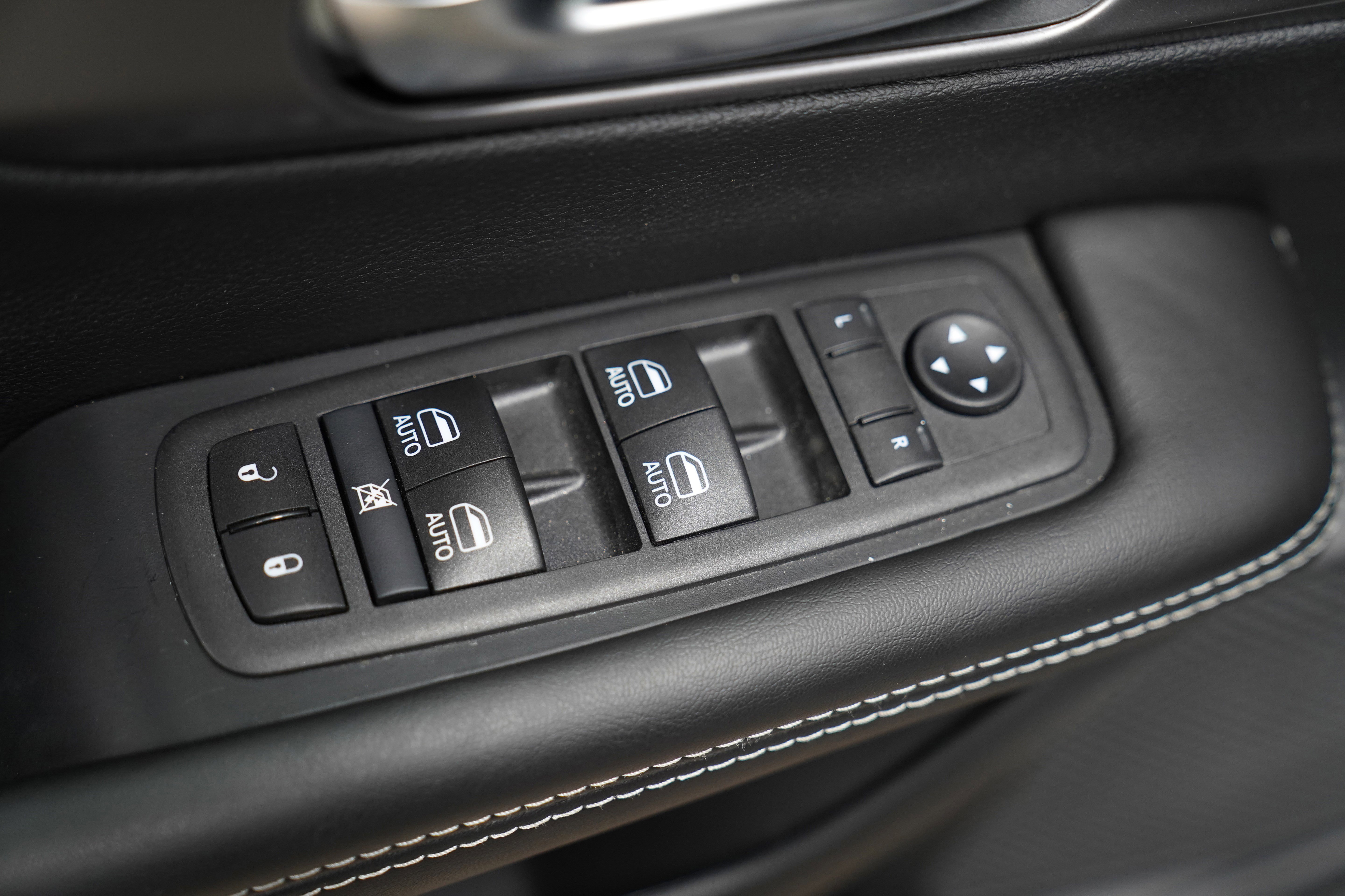 Used 2026 Chrysler Pacifica Select image 18