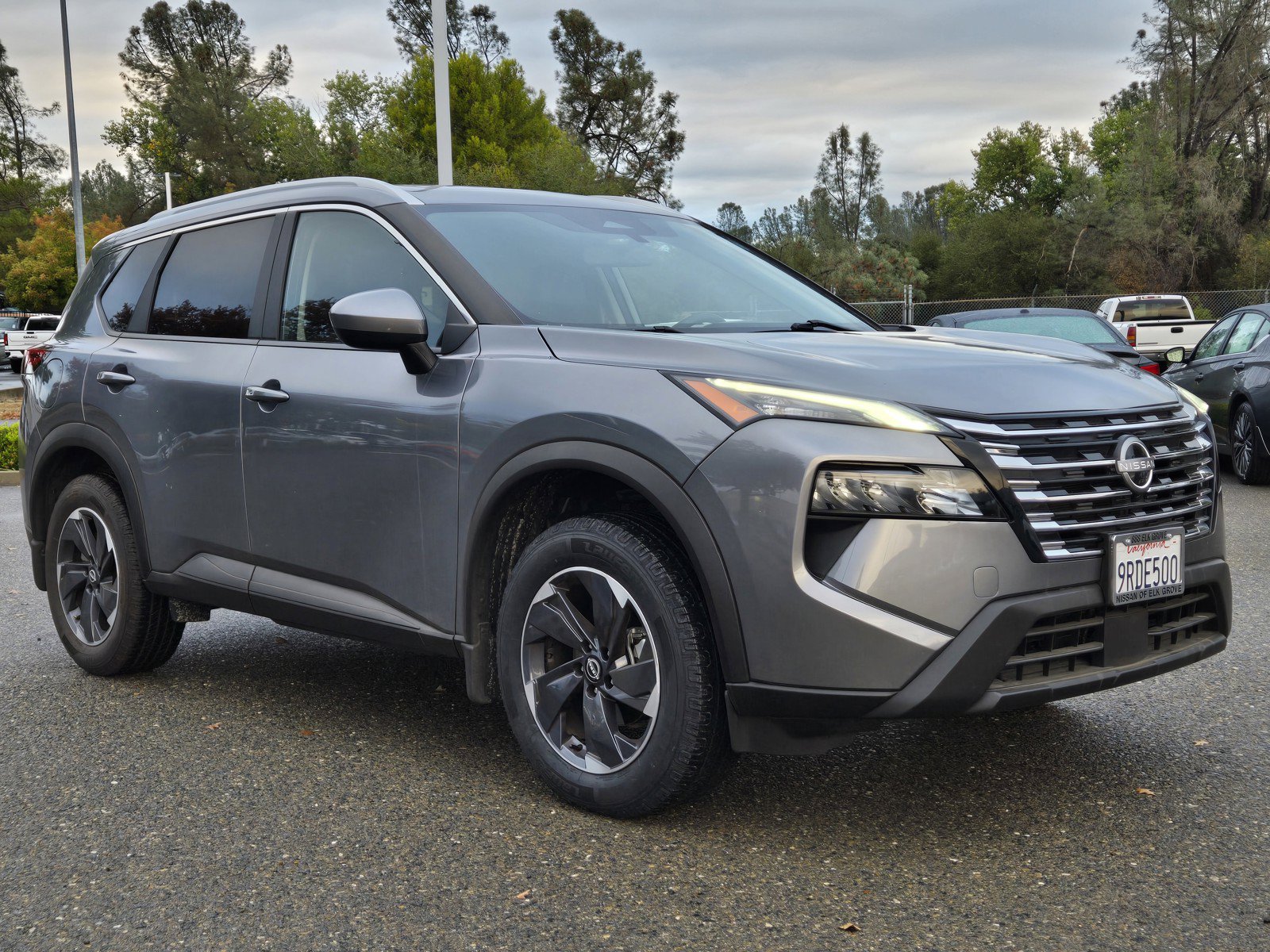 Used 2024 Nissan Rogue SV w/ SV Premium Package FWD image 6