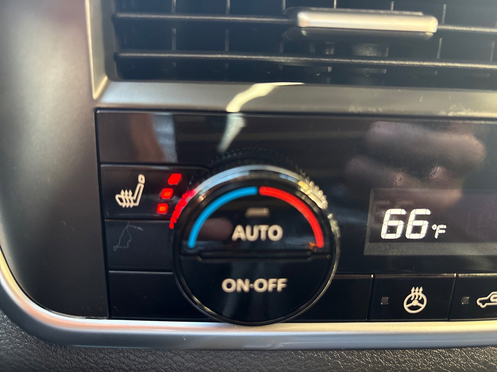 Used 2025 Nissan Rogue Rock Creek w/ Rock Creek Premium Package image 19