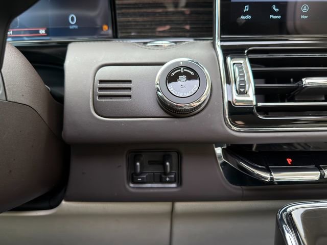 Used 2022 Lincoln Navigator Black Label AWD/4WD image 39