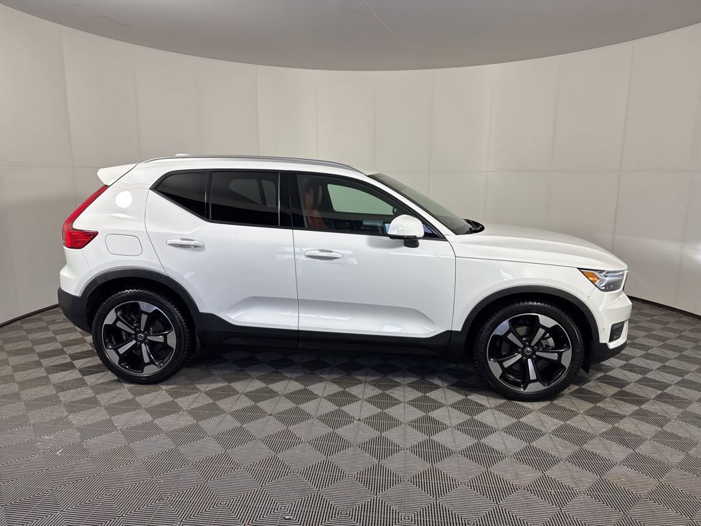 Used 2019 Volvo XC40 T5 Momentum image 6
