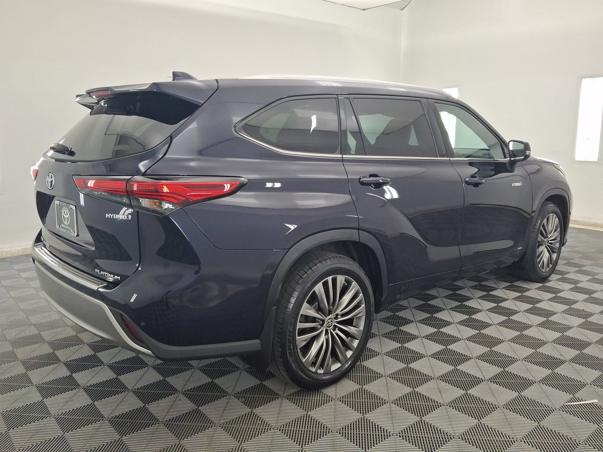 Certified 2020 Toyota Highlander Platinum AWD/4WD image 25