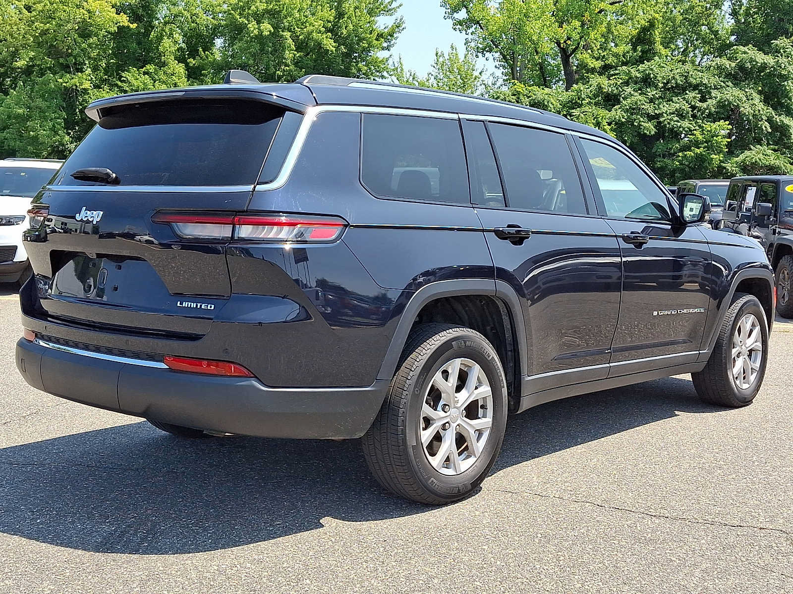 Certified 2023 Jeep Grand Cherokee L Limited AWD/4WD image 6