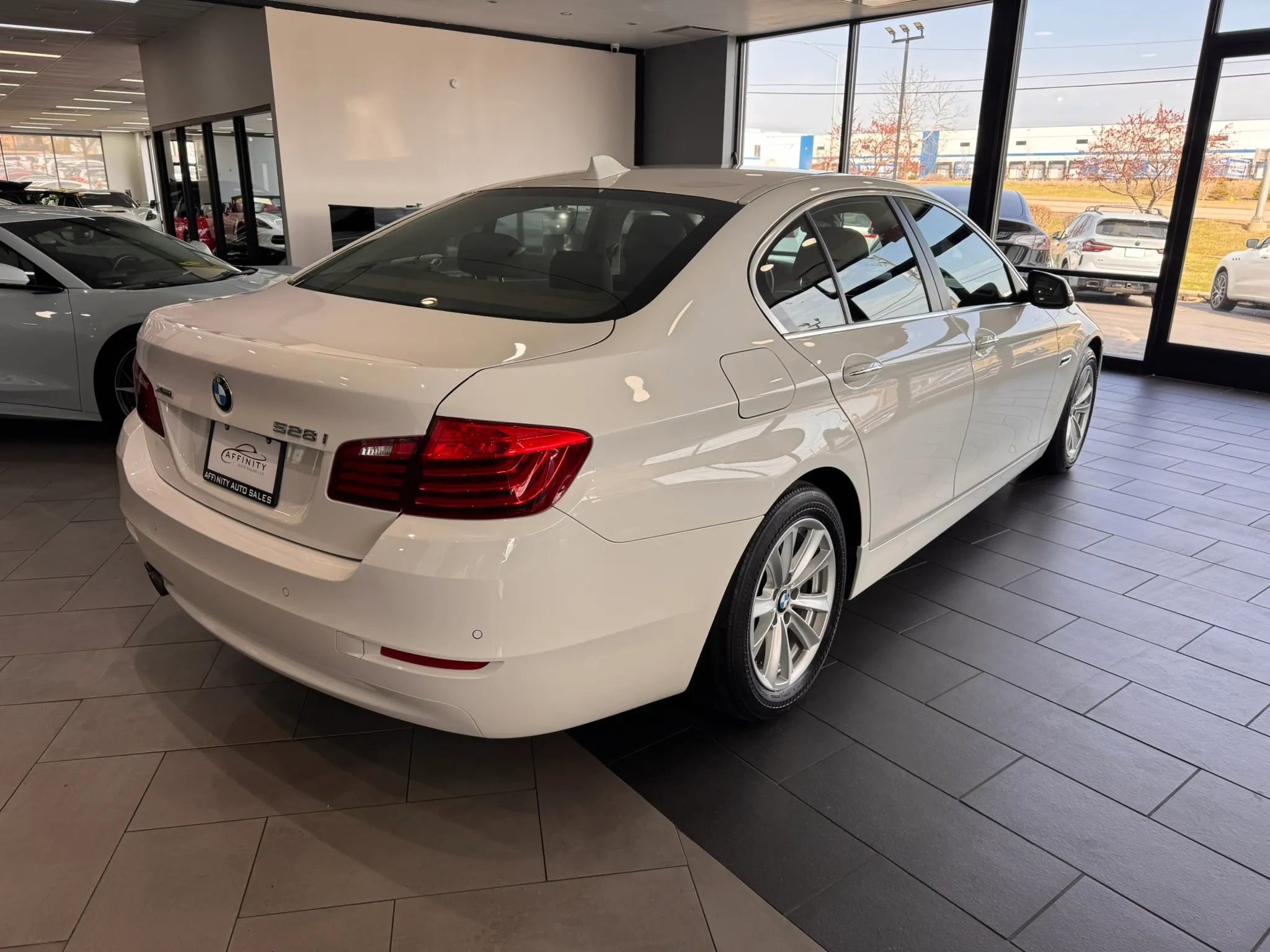 Used 2015 BMW 528i xDrive Sedan AWD/4WD image 5