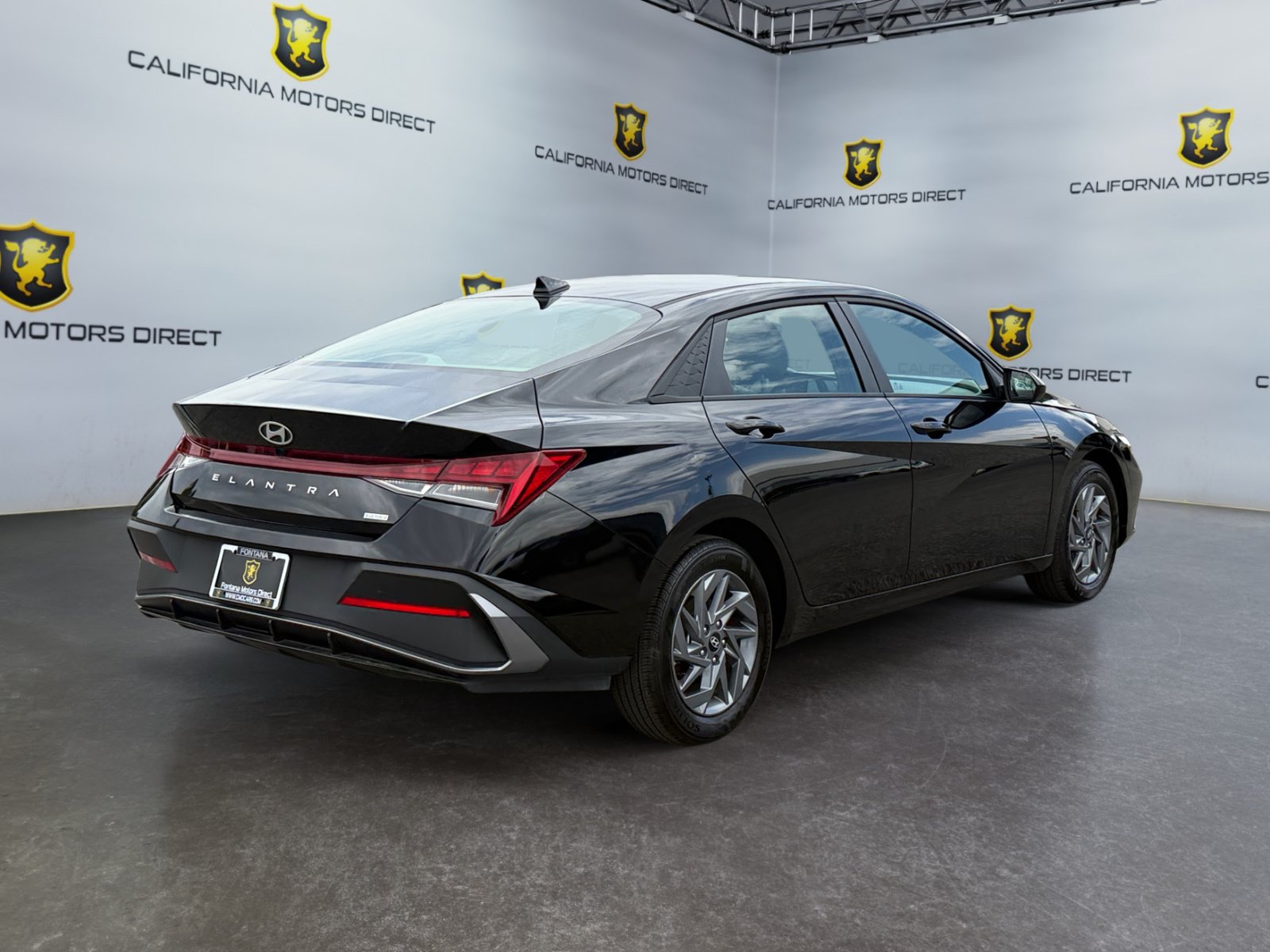 Used 2026 Hyundai Elantra Hybrid w/ Cargo Package FWD image 5