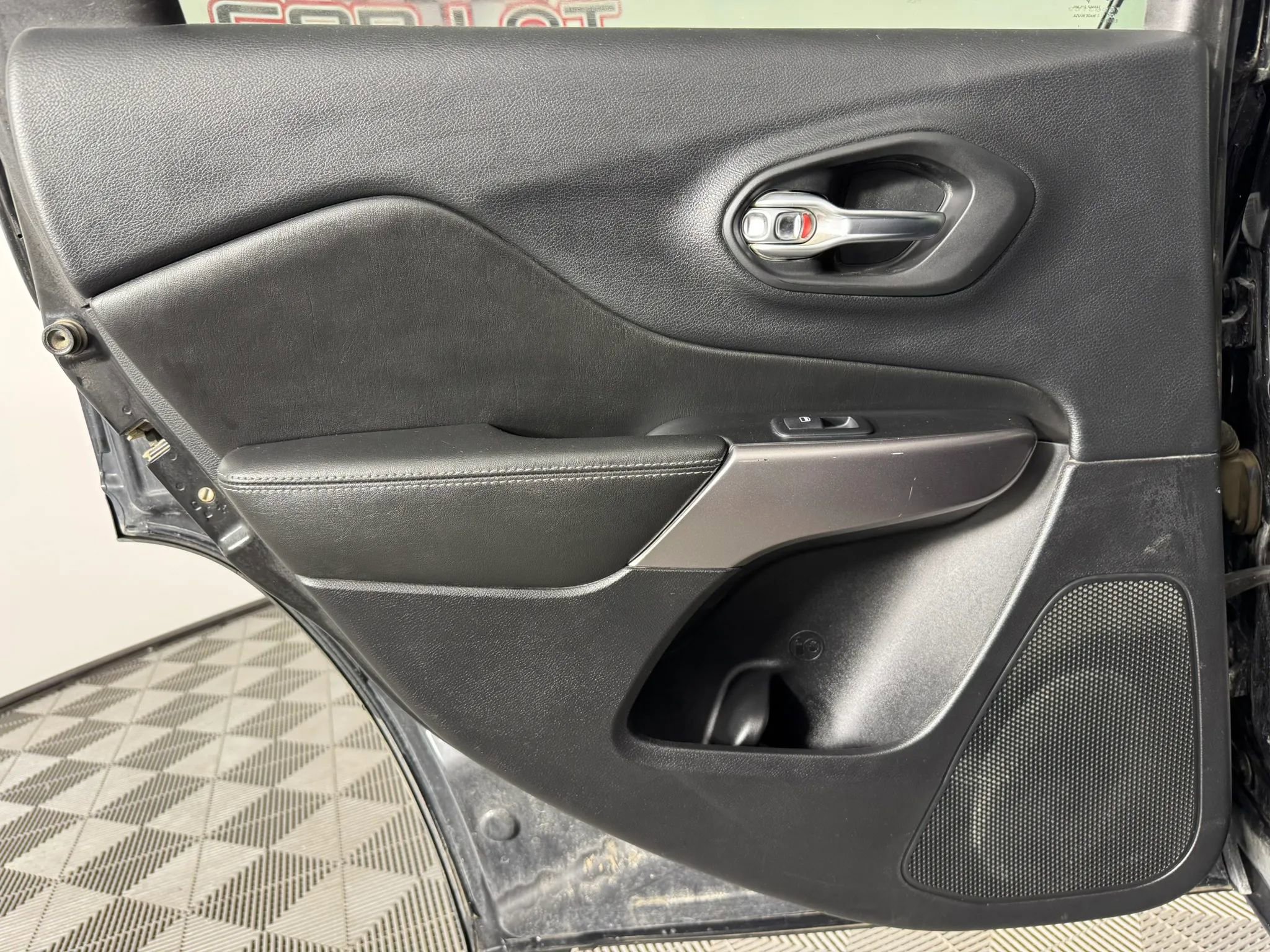 Used 2019 Jeep Cherokee Limited image 43