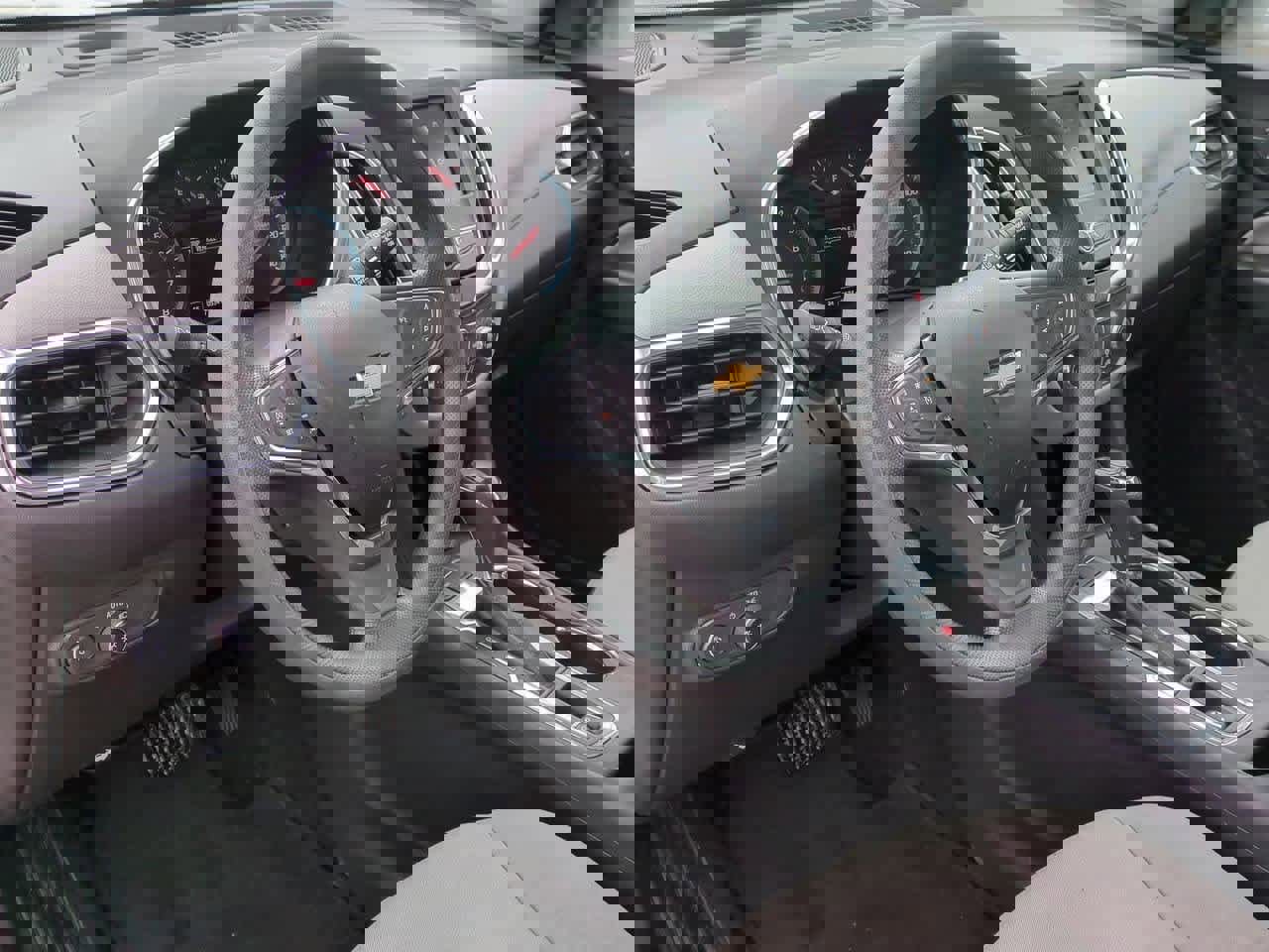 Used 2021 Chevrolet Equinox LS image 2