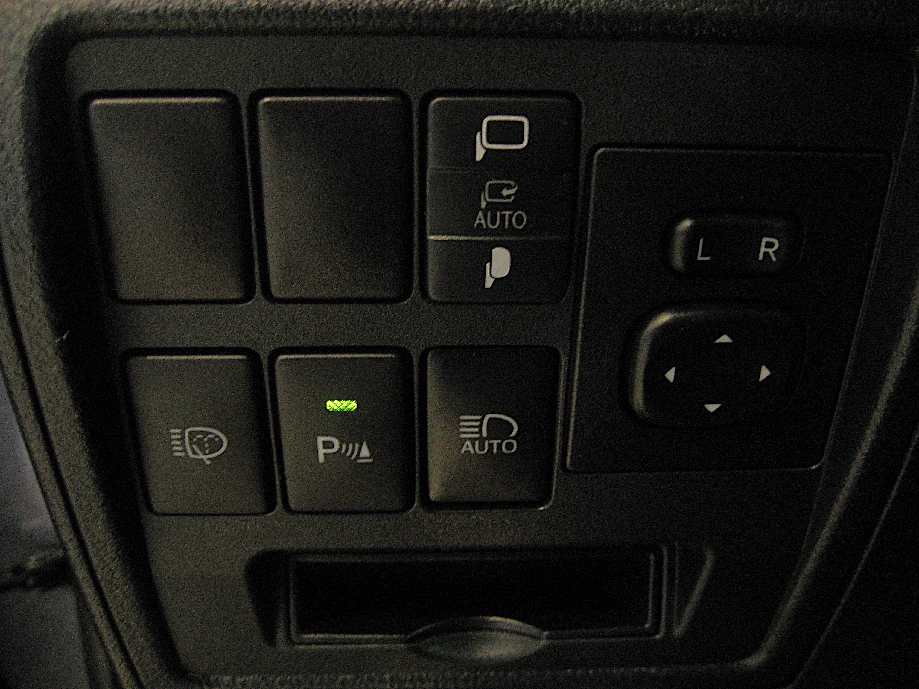 Used 2018 Toyota Land Cruiser image 19