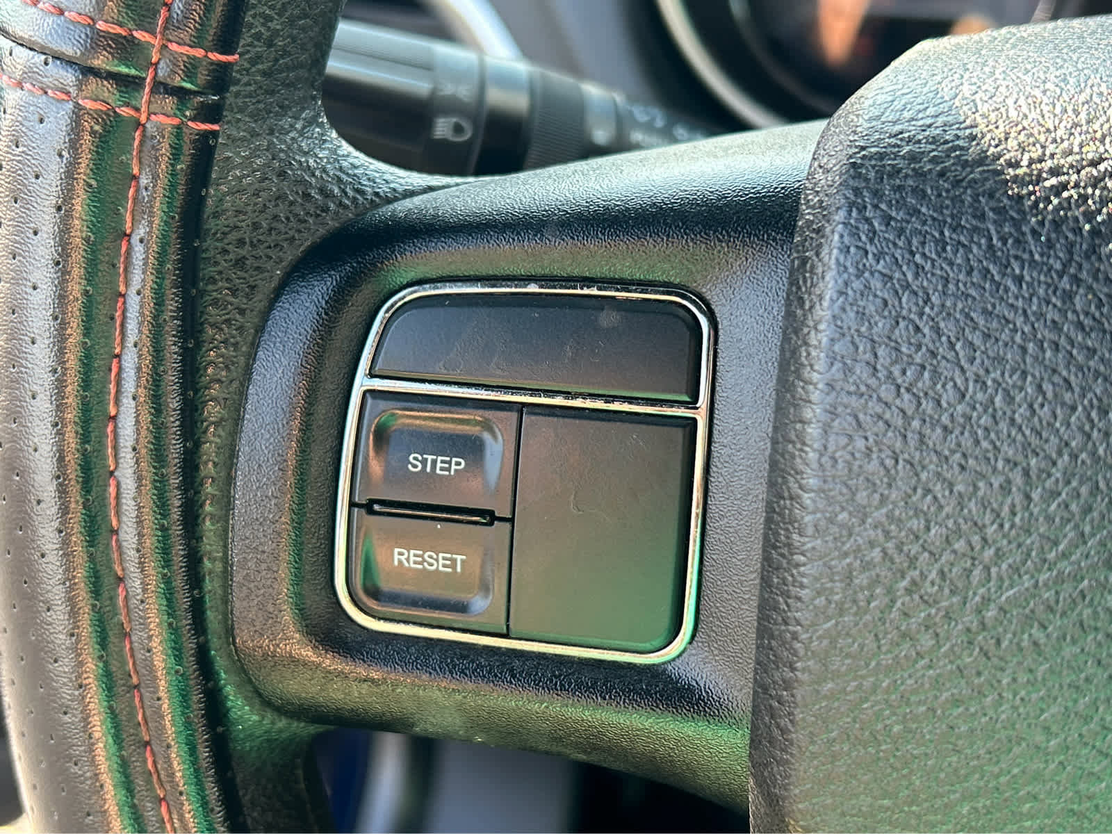 Used 2013 Dodge Avenger SE image 16