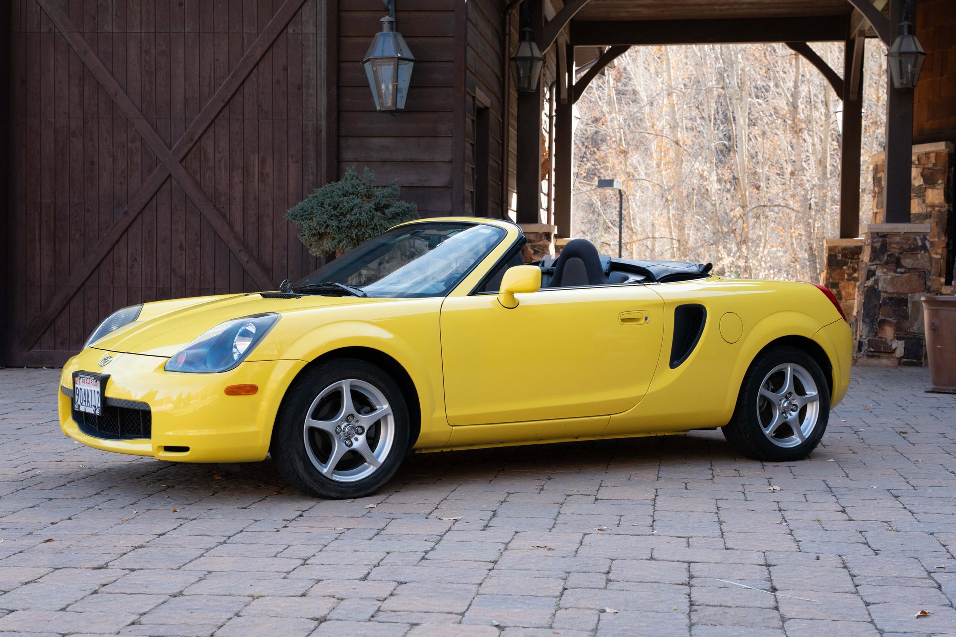 Used 2001 Toyota MR2 image 2