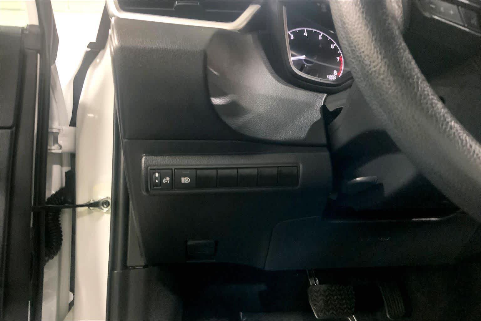 Used 2025 Toyota Corolla LE FWD image 35